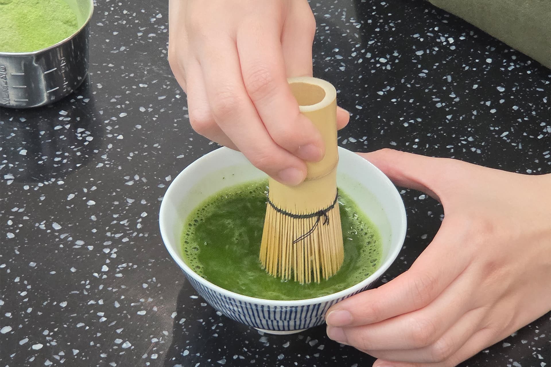 카페 메뉴 반에서 가장 중요한 건 무엇일까요? 비주얼일까요, 맛일까요?